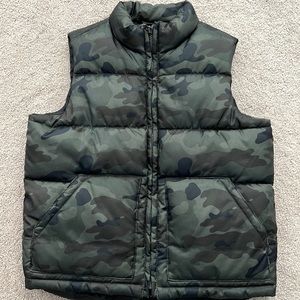Old Navy camo puffer vest kids 6-7